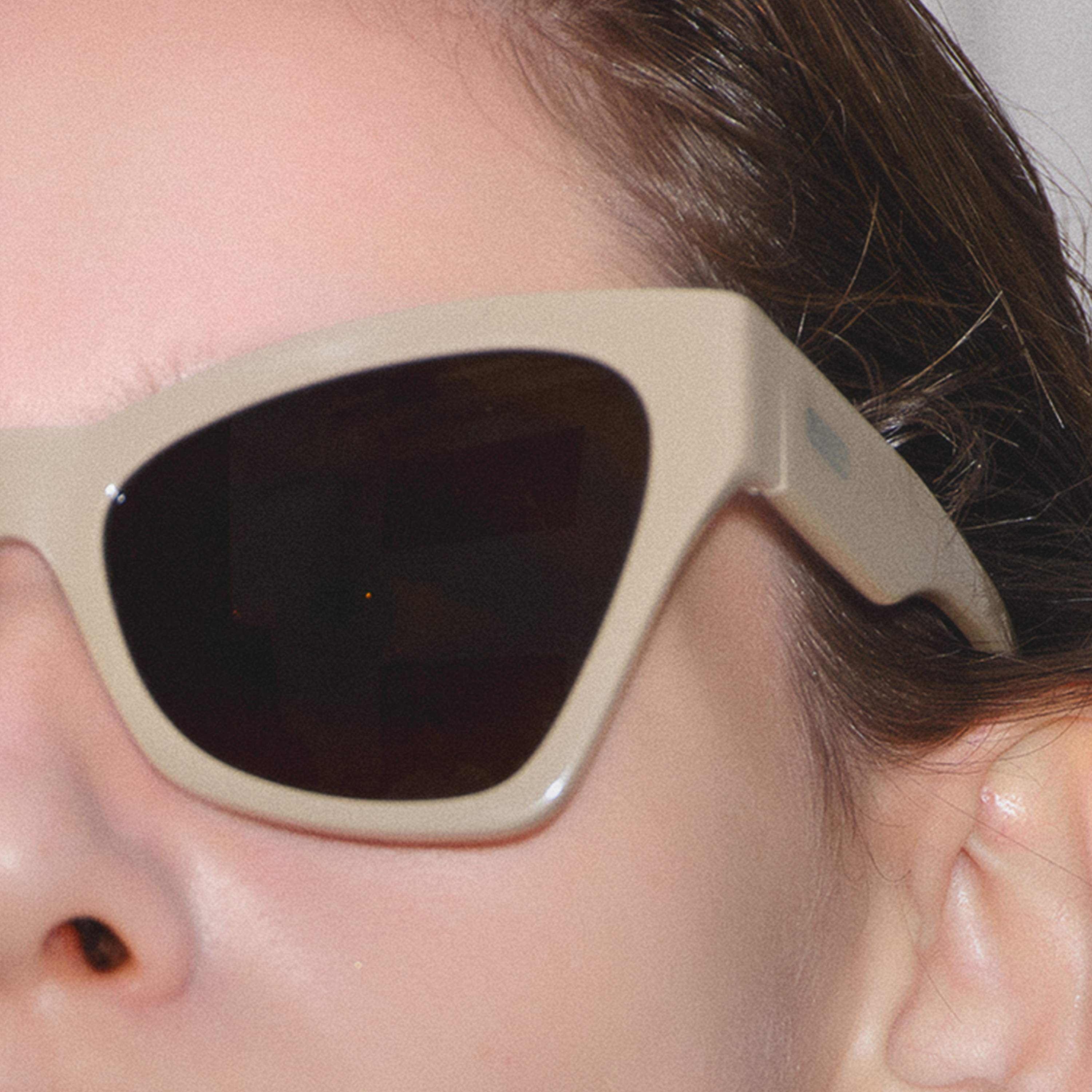 RSNY Square OVAL Butterfly Sunglasses - RSNY ·MJ0015C · Plate/nylon lenses · Frame width 145.7mm/temple length 145mm · Lens width 55mm/height 44.7mm · Unisex butterfly wings exaggerated design/0 touch metal logo/20% upward line to increase fashion/elegant milk tea color scheme