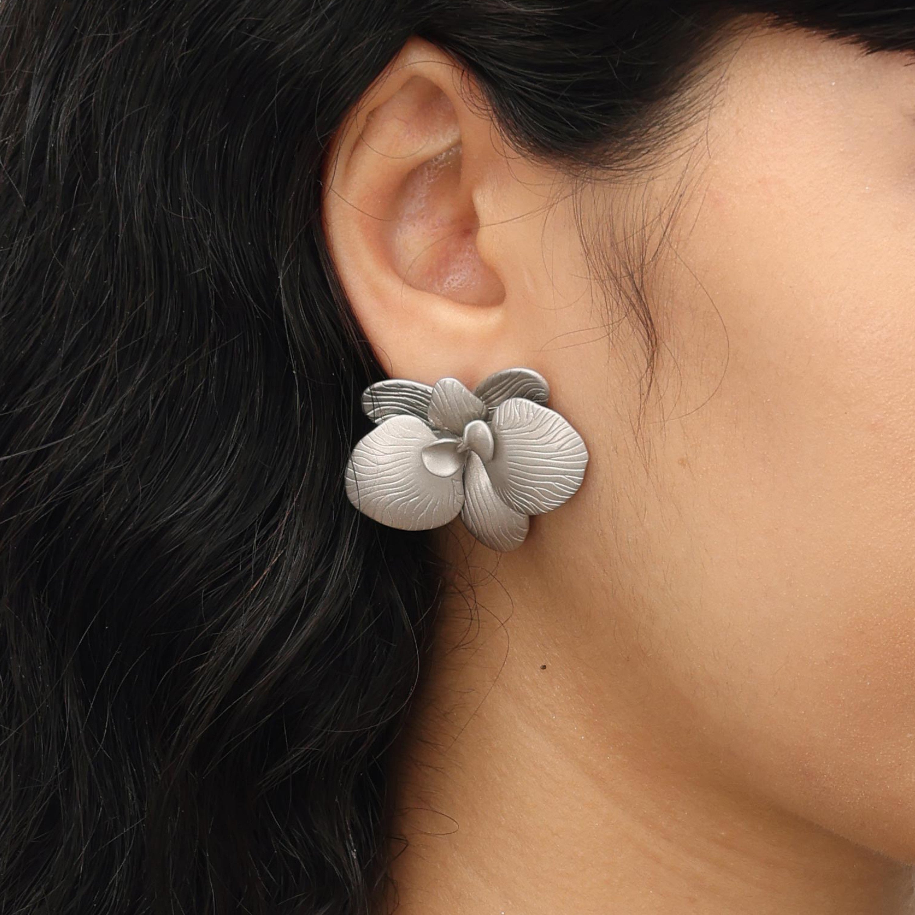 RSNY flower stud earrings - RSNY R2015 Size: 38 * 32 * 8mm Elegant flower elements/fashionable geometric shape/sterling silver high-quality ear needles/pure handmade fine carving process
