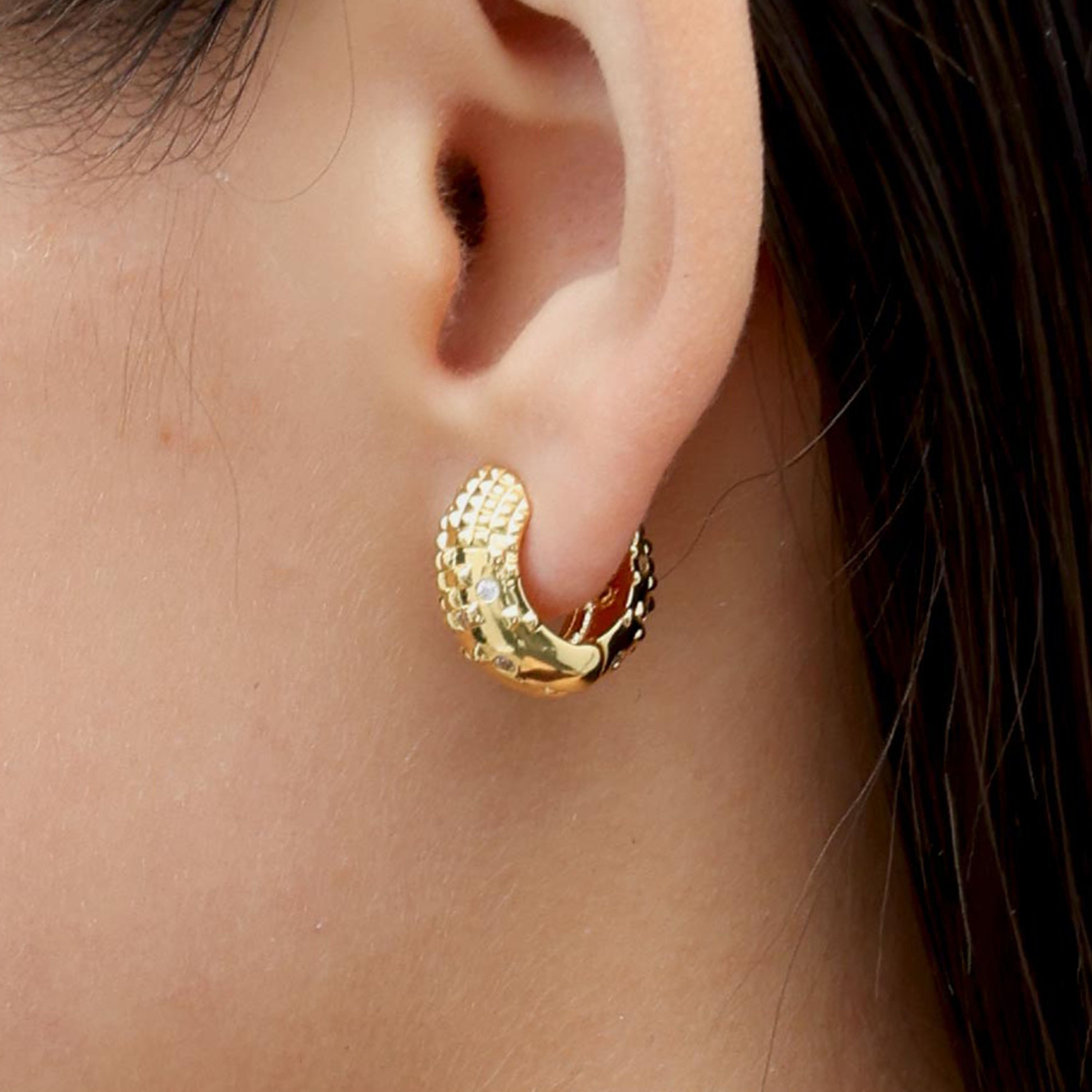 RSNY Diamond Textured Earrings - RSNY R2140B 铜镀金/银耳针 约8*16*17mm 钻石纹设计元素/时尚感几何造型/镜面级精工抛光/纯银高品质耳针
