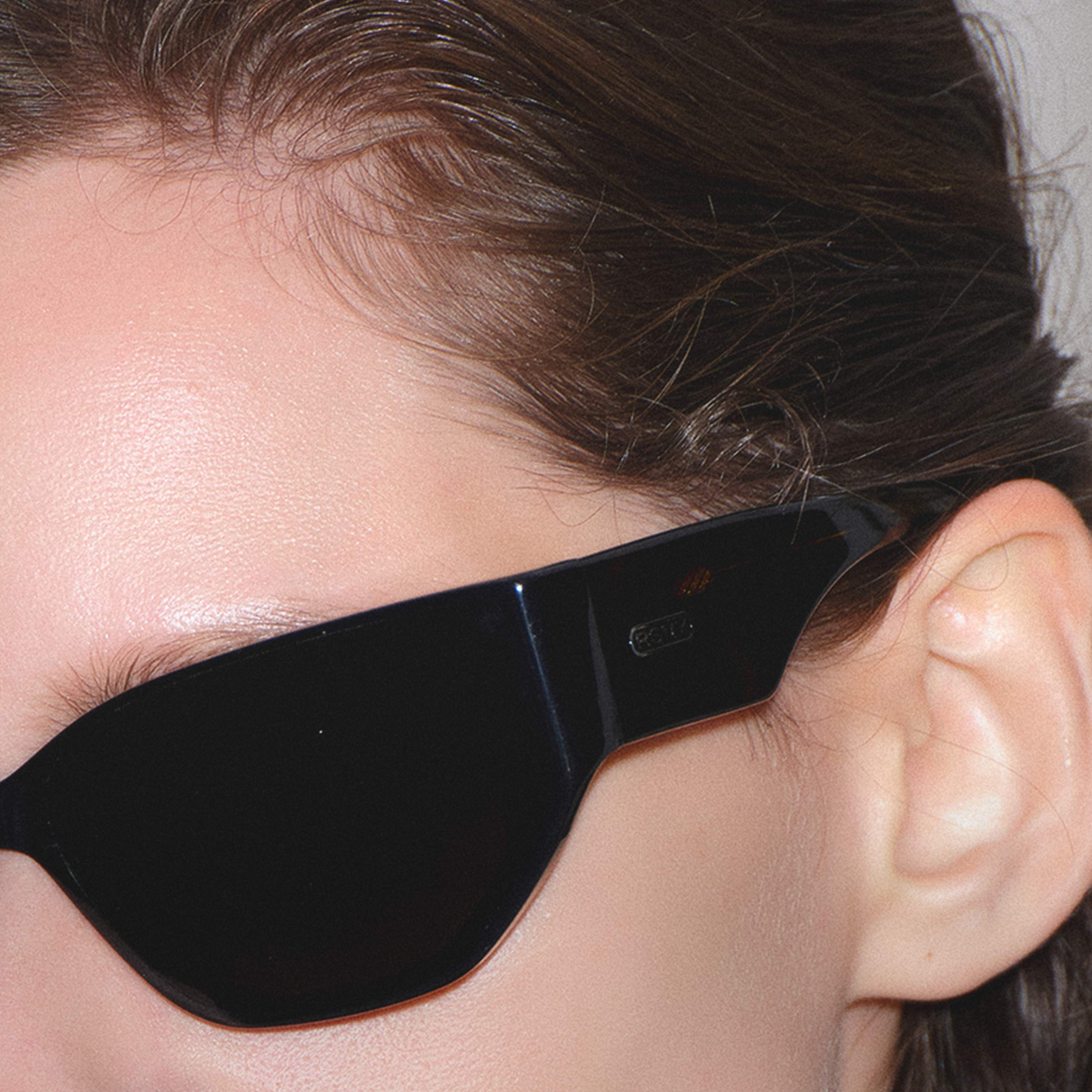 RSNY Grande SQUARE Sunglasses - RSNY ·MJ0013A · Plate/nylon lenses · Frame width 145.3mm/temple length 145mm Lens width 62.5mm/height 42.5mm · Unisex flat embedded square frame design/0 touch metal logo/Wide temple is more comfortable to wear/Black frame and tortoiseshell pattern temple mix and match color matching