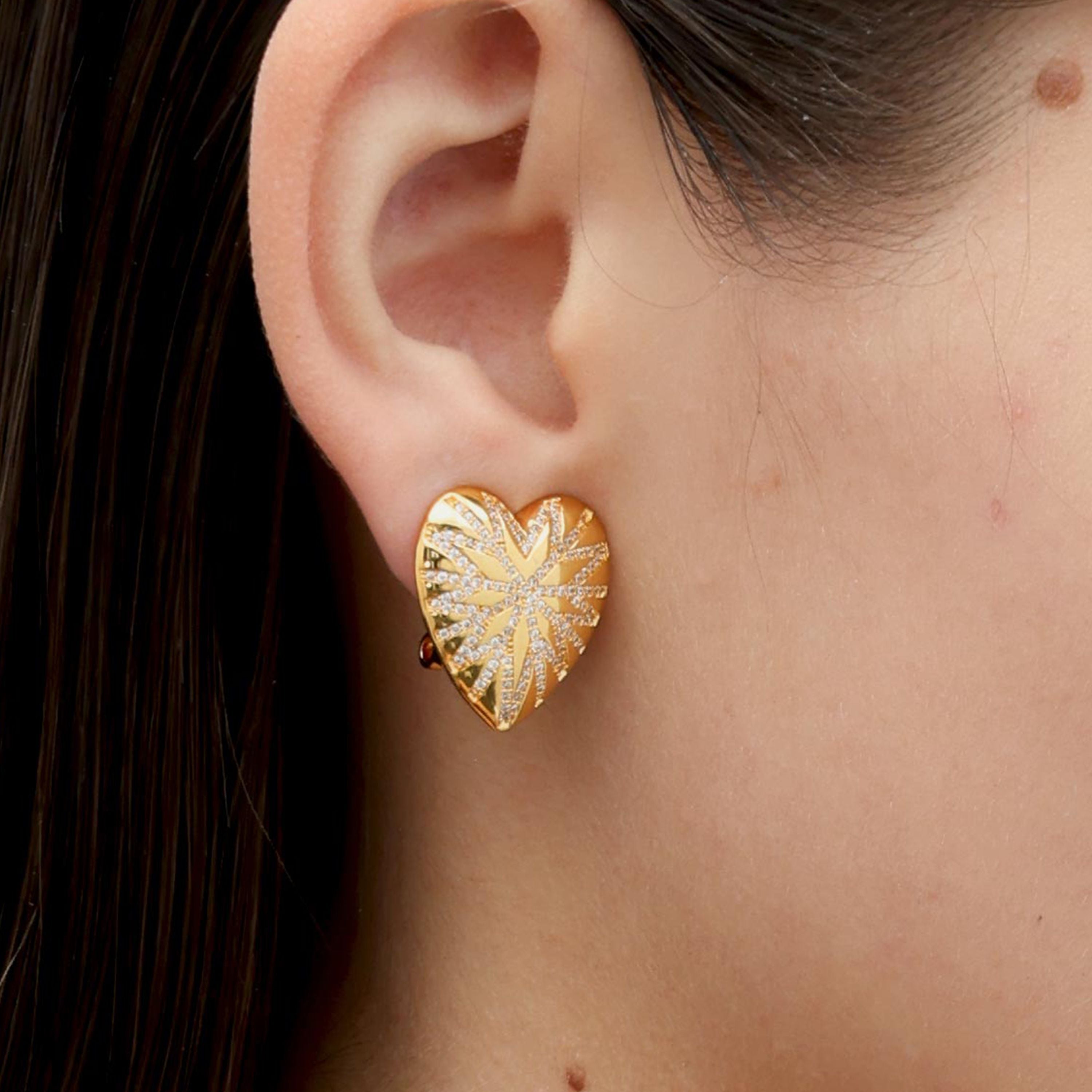 RSNY love diamond stud earrings - RSNY R2095B 铜镀金/银耳针 约20*21*3mm 爱心型设计元素/几何感切面造型/镜面级精工抛光/高韧性弹簧耳扣