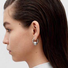 RSNY Diamond Textured Earrings - RSNY R2157A 铜镀铑/银耳针 约13*20*24mm 波点型设计元素/时尚感几何造型/纯银高品质耳针/精致感细节处理