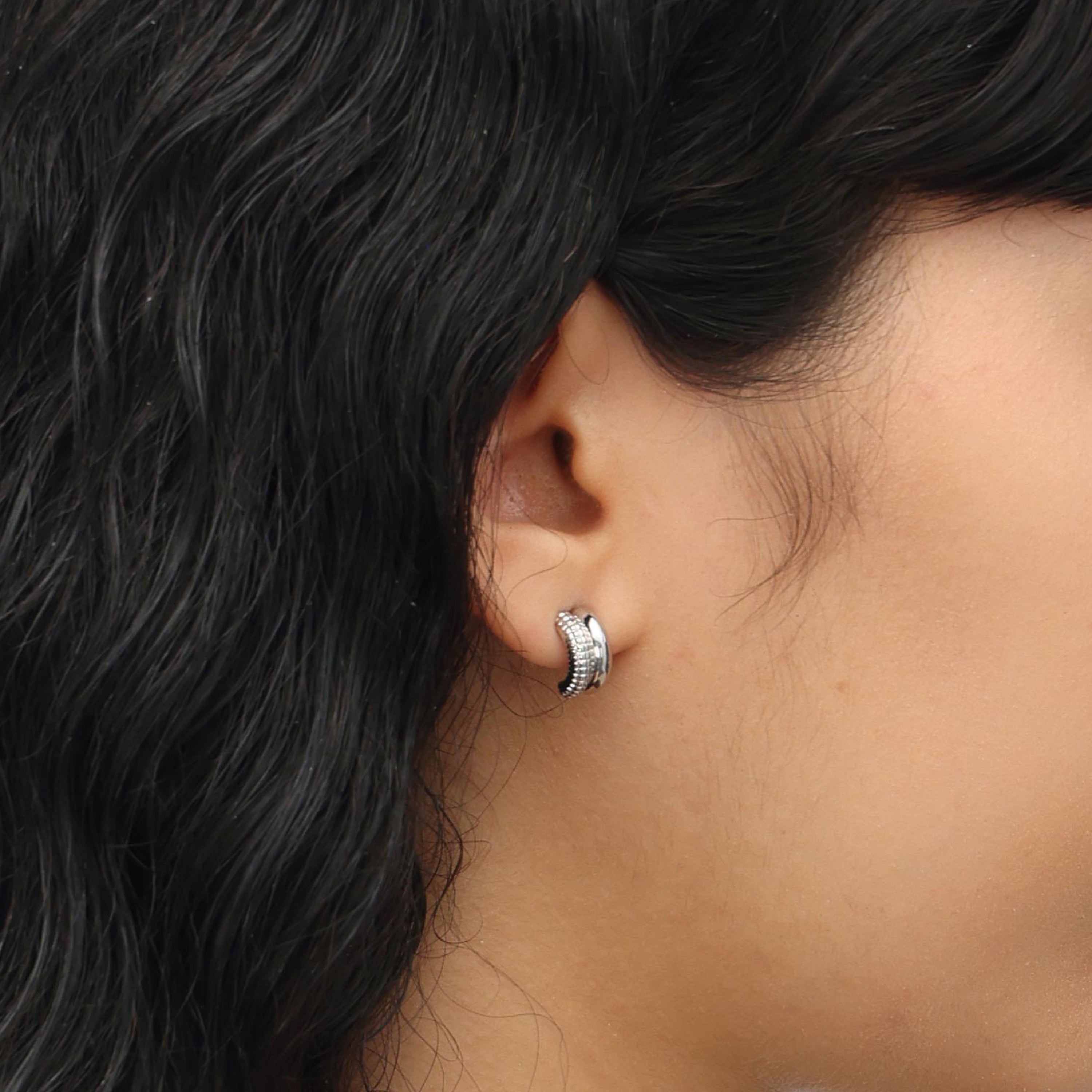 RSNY simple line earrings - RSNY R2052A Copper Rhodium Plated/S925 Tremella Needle/Brand Ear Plug Weight: 3.4g Size: 12 * 7 * 6mm Diamond pattern design elements/half-section geometric modeling/sterling silver high-quality ear needles/mirror-grade precision polishing/lightweight brand craftsmanship